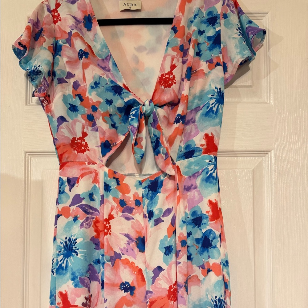 Aura Floral Jumpsuit Cut Out Middle Short Sleeve Size Medium - Picture 3 of 8
